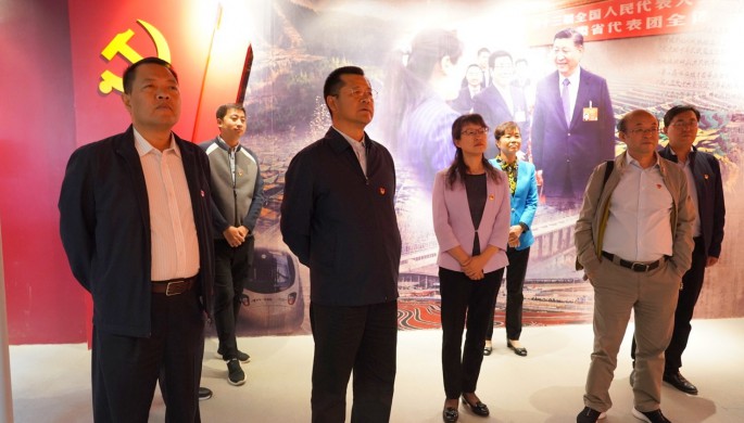 集團(tuán)公司開展“不忘初心、牢記使命”主題黨日活動(dòng) <br/> — 參觀主題教育檔案文獻(xiàn)展