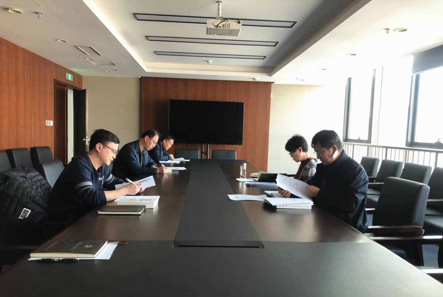 集團(tuán)機(jī)關(guān)黨委學(xué)習(xí)傳達(dá)十九屆五中全會精神