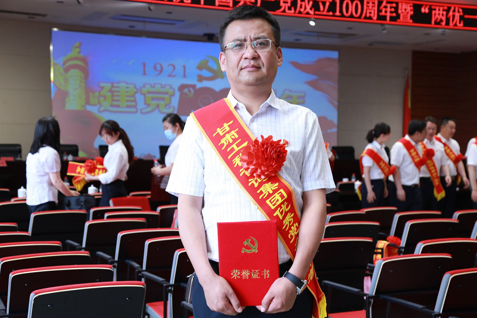 1629886171712023231.png 張磊.png